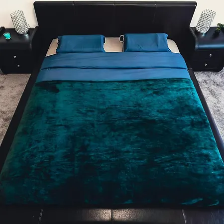 Center Pearl 2br Wifi Easy-check-in Apartment