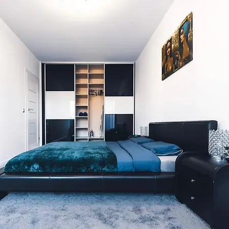 Center Pearl 2br Wifi Easy-check-in Apartment